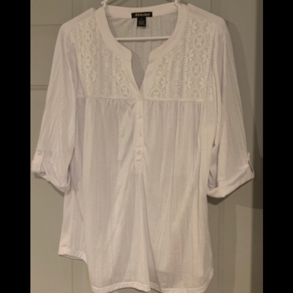 Woman’s Pretty White Top XL Bydesign